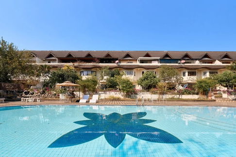 ให้เช่าทาวน์โฮม 4 ชั้น  4 ห้องนอน 5 ห้องน้ำ 1 ห้องรับแขก 1 ห้องครัว   2  ที่จอดรถ