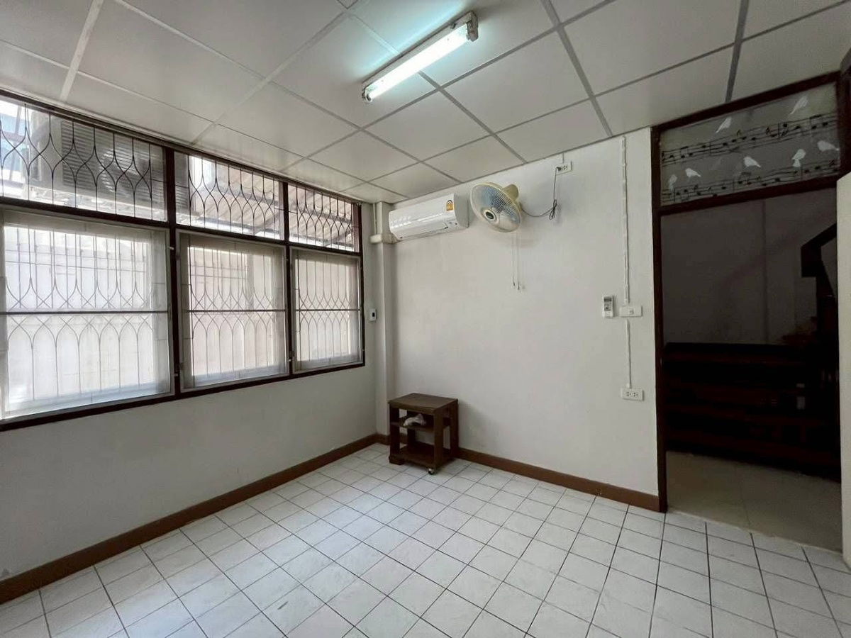 picture 🏘️ Townhouse for Rent – Spacious 2-Storey Unit (30 sq.w.) | 6-Meter Wide Frontage | Near Siriraj Hospital | Located in Soi Chak Phra 16, Taling Chan - 14/20
