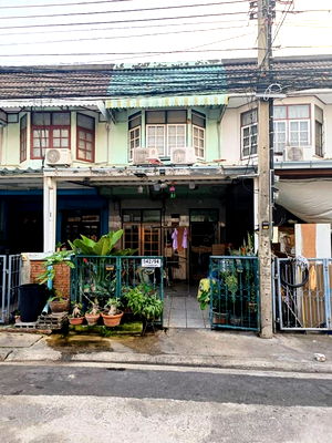 ทาวน์โฮม กรุงเทพมหานคร : ขายทาวน์เฮ้าส์ 2 ชั้น หมู่บ้านอยู่เจริญ 542 ทำเลดี เดินทางสะดวก   