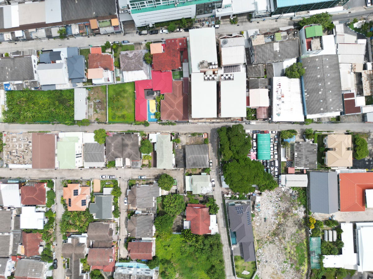 รูป ขายที่ดินสวย แปลงมุม 105 ตรว. กว้าง 20 ลึก 21 เมตร ซอยลาดพร้าว 93 95 97 99 ใกล้ รพ.ลาดพร้าว ฟู้ดแลนด์ลาดพร้าว สถานีรถไฟฟ้า BTS มหาดไทย - รูปที่ 6/21