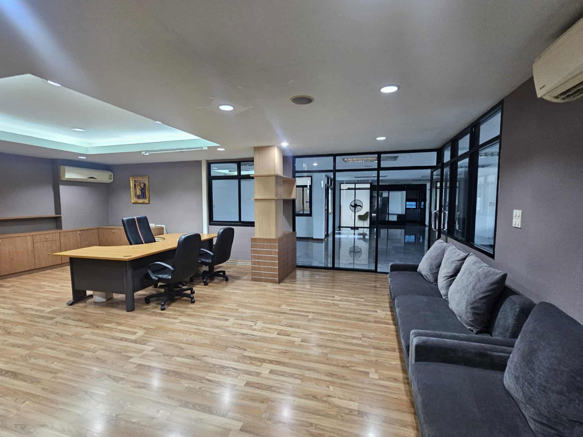 รูป อาคารสำนักงานให้เช่าตกแต่งพร้อมเฟอร์นิเจอร์ 4 ชั้น 1 ไร่ พร้อมที่จอดรถ 20คัน ทำเลศักยภาพ พหล-รามอินทรา เดินทางสะดวกสบาย พร้อมเข้าทำงาน  - รูปที่ 2/6