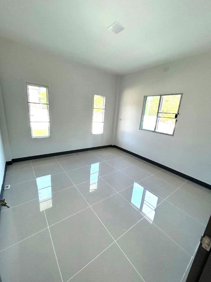 picture Single-storey detached house for sale  3 bedrooms 2 bathrooms and 2 parkings. - 4/13