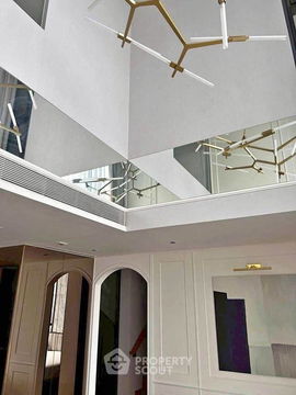 คอนโด 2-ห้องนอน ที่ บีทนิค สุขุมวิท 32 ใกล้ BTS ทองหล่อ (ID 2398928)