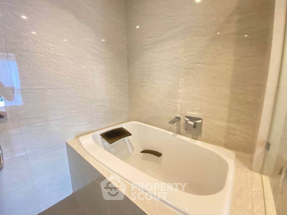 picture 2-BR Condo at Maru Ekkamai 2 near BTS Ekkamai (ID 2417511) - 8/12