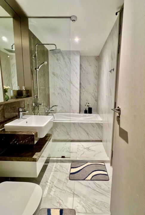 รูป ห้เช่าคอนโด Fynn Asoke สุขุมวิท10 ฟินน์ อโศก 2 ห้องนอน ตกแต่งสไตล์โมเดิร์น ครบทั้งเฟอร์นิเจอร์และเครื่องใช้ไฟฟ้าRW007249  - รูปที่ 12/16