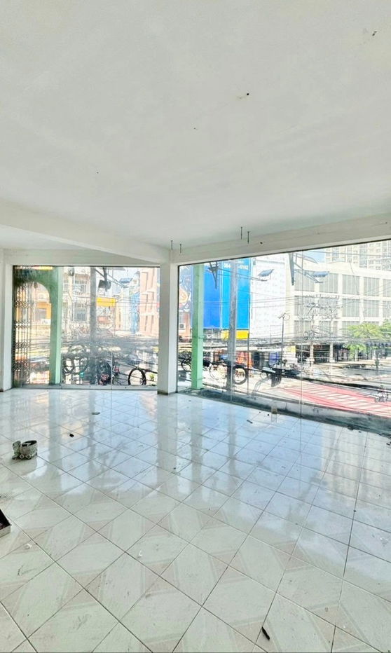 รูป ให้เช่าอาคารพาณิชย์ 3 ชั้น อยู่ใจกลางสี่แยกสาธุประดิษฐ์ ถ.จันทน์ แขวงทุ่งวัดดอน เขตสาทร - รูปที่ 3/5