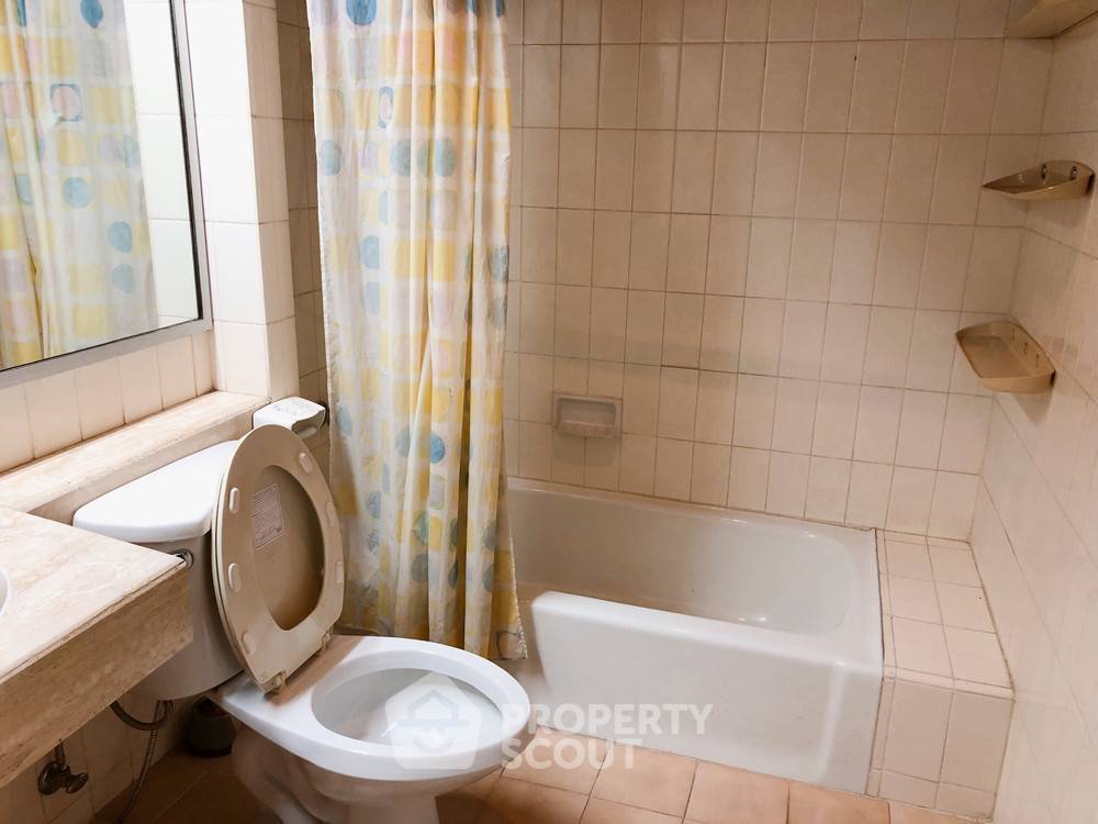 picture 2-BR Condo at River House Condominium near MRT Hua Lamphong (ID 373817) - 5/13