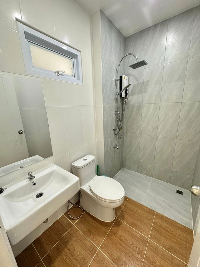 picture Single storey house for rent with 3 bedrooms,2 toilets and 1 kitchen. - 5/13