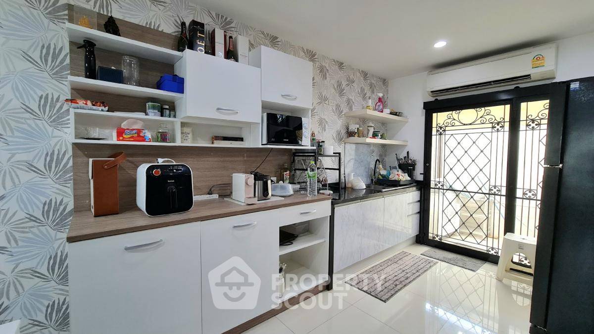 รูป ทาวน์เฮาท์ 3-ห้องนอน ใน สวนหลวง (ID 2013888) - รูปที่ 4/24