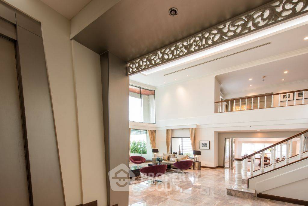 picture Spectacular High Rise 4-BR Penthouse near MRT Queen Sirikit National Convention Centre (ID 1286665) - 12/49
