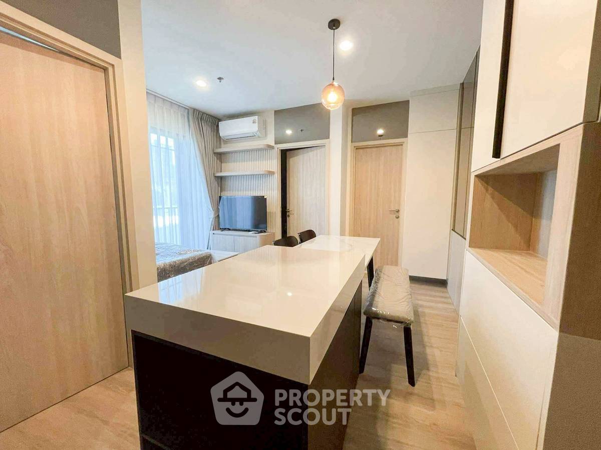 picture 2-BR Condo at Nue District R9 near MRT Phra Ram 9 (ID 2459967) - 2/8