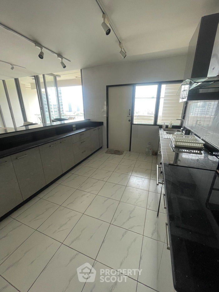 picture 3-BR Condo at DS Tower 1 near BTS Phrom Phong (ID 2432124) - 8/25