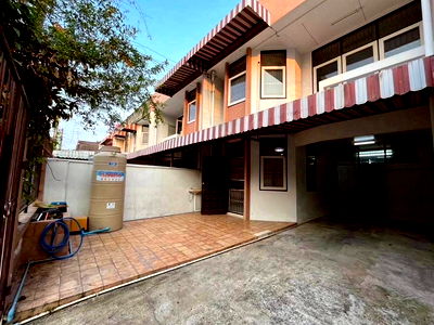 ทาวน์โฮมให้เช่า : 🏘️ให้เช่าบ้านทาวน์เฮาส์ ขนาดใหญ่ 2 ชั้น 30 ตรว.หน้ากว้าง 6 เมตร | ใกล้รพ.ศิริราช | ในซอยชักพระ 16 ตลิ่งชัน  | สนใจโทร 095-819-5559