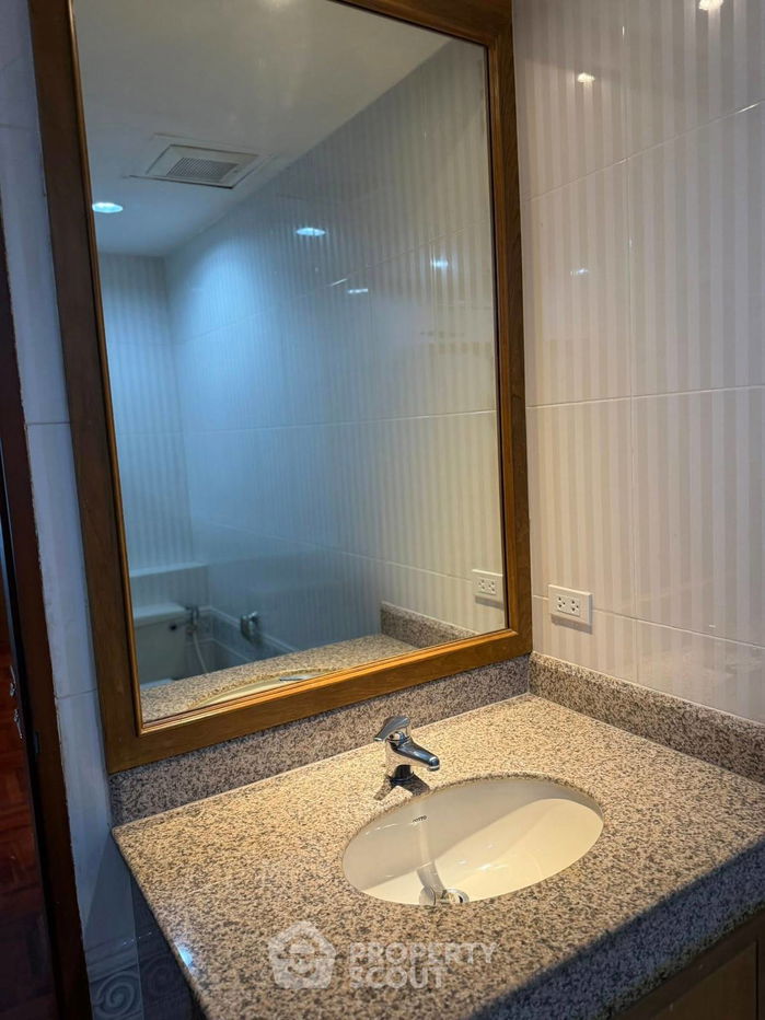 picture 2-BR Condo at Supreme Ville Condominium near MRT Khlong Toei (ID 2460859) - 9/18