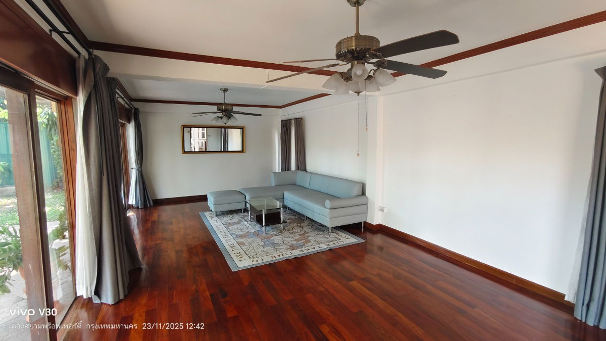 picture Single house for rent in the heart of the city, Ari, Phaya Thai area - 10/31