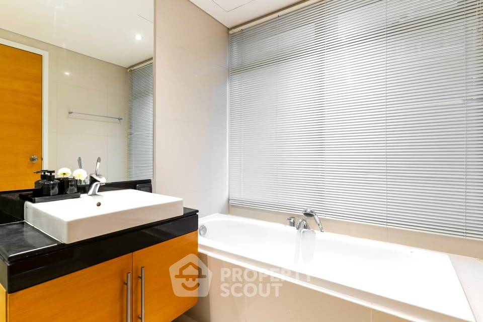 picture 2-BR Condo at Fullerton Sukhumvit near BTS Ekkamai (ID 2369470) - 21/33