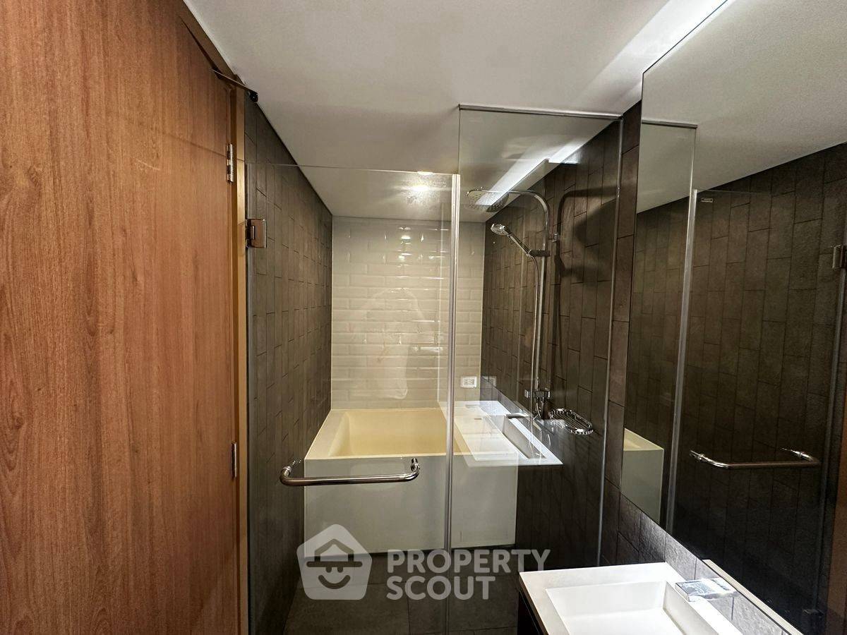 picture 3-BR Condo at Landmark @MRTA Station in Bang Kapi (ID 2461864) - 13/15