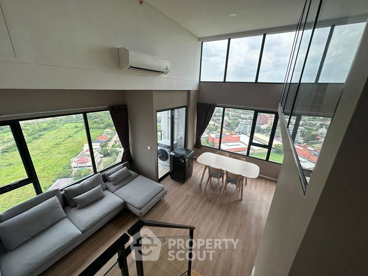 picture 3-BR Condo at Landmark @MRTA Station in Bang Kapi (ID 2461864) - 1/15