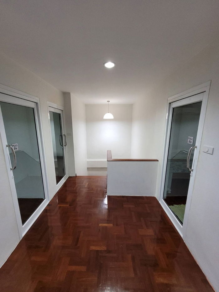 picture Townhouse for rent near MRT Huai Khwang, fully furnished, ready to move in - 7/18