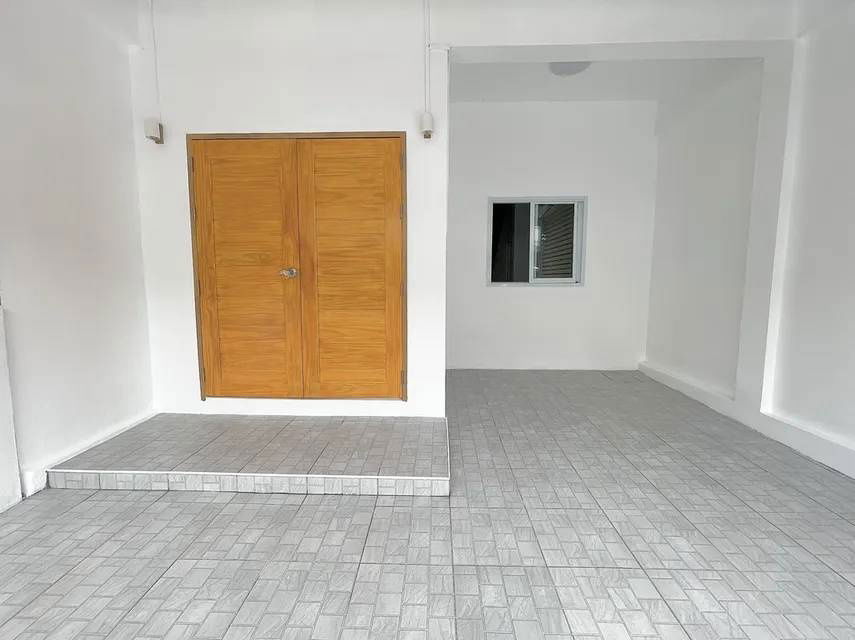 รูป ขายทาวน์เฮาส์ 2 ชั้น ม.กิตติชัยวิลล่า 10 ซ.มิตรไมตรี 8/1 ทำเลดี เดินทางสะดวก ใกล้สำนักงานเขตหนองจอก - รูปที่ 2/9