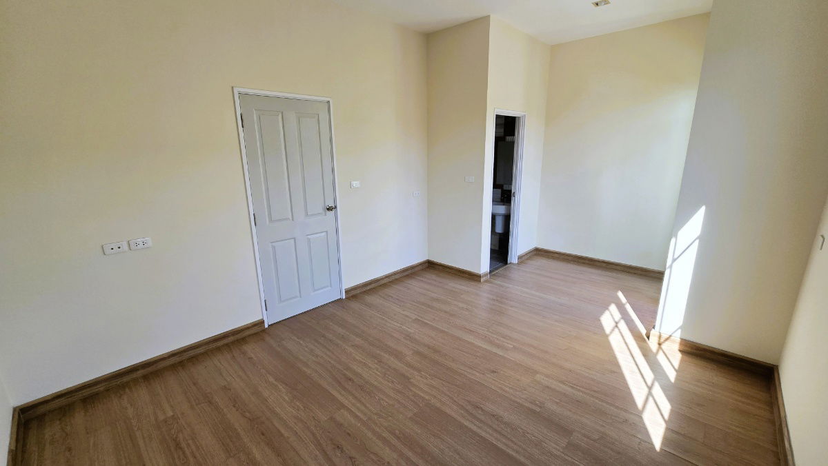 รูป สภาพมือ1 ไม่เคยเข้าอยู่ ทำเลดีๆ ราคาเบาๆ ขาย บ้าน ทาวน์โฮม โกลเด้น ทาวน์ บางแค 19 ตารางวา ใกล้ MRT หลักสอง ถนน กาญจนาภิเษก ถนนเพชรเกษม บางแค - รูปที่ 13/25