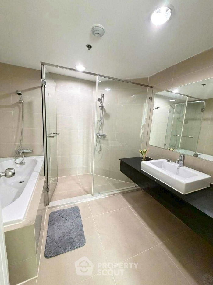 picture 2-BR Condo at Belle Grand Rama 9 near MRT Phra Ram 9 (ID 2460173) - 10/11
