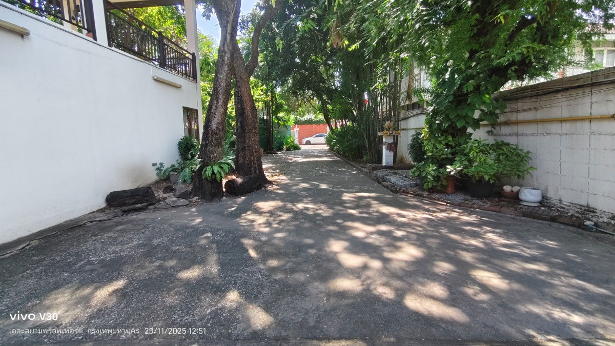 picture Single house for rent in the heart of the city, Ari, Phaya Thai area - 30/31