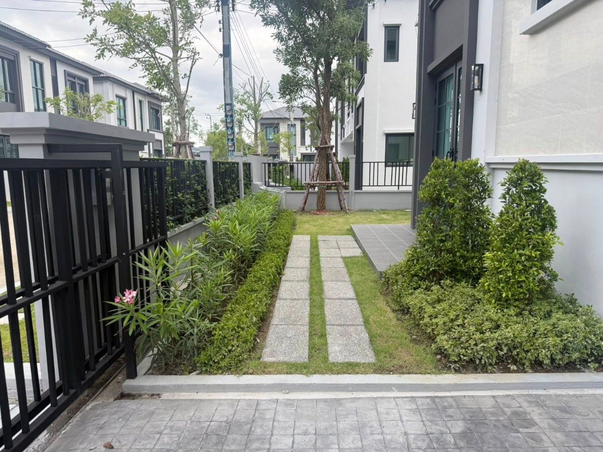 picture FOR RENT !! : Grande Pleno Sukhumvit - Bangna  | 80K. per month |  Land: 161 sq.m | 46.4 sq.wah  3Beds4Baths  Parking: 2 cars  - 17/24