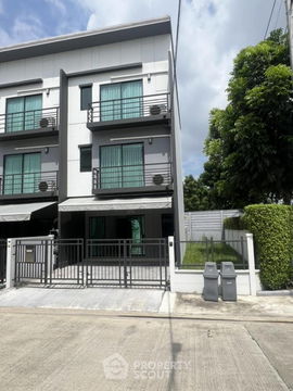 3-BR Townhouse near MRT Bang Rak Yai (ID 1594165)