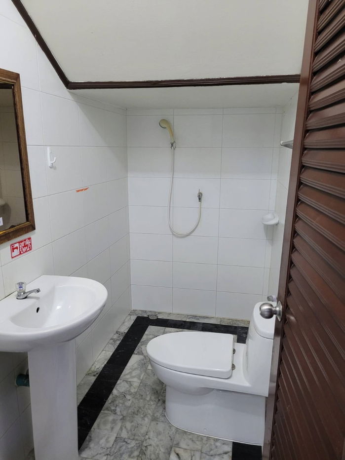 picture Townhouse for rent near MRT Huai Khwang, fully furnished, ready to move in - 17/18