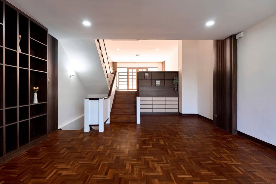 รูป ให้เช่าทาวน์โฮม 4 ชั้น  4 ห้องนอน 5 ห้องน้ำ 1 ห้องรับแขก 1 ห้องครัว   2  ที่จอดรถ - รูปที่ 13/23