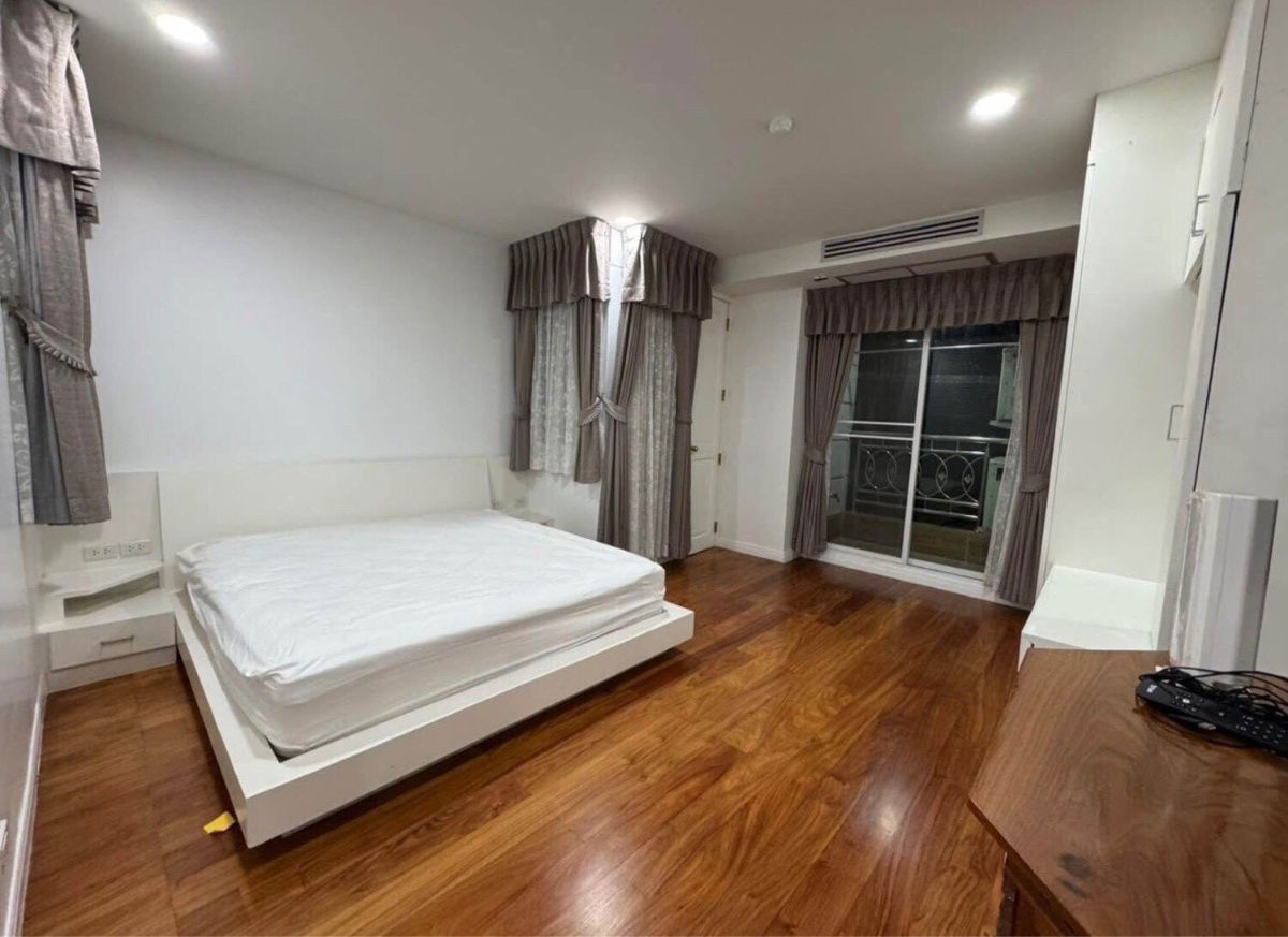 picture Baan Thanon              Sarasin  - 5/10