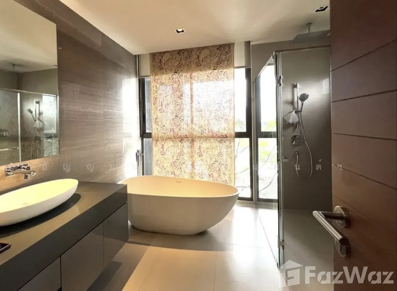 picture 5 Bedroom House for sale at VILLAZZO 10  5904354 - 11/24