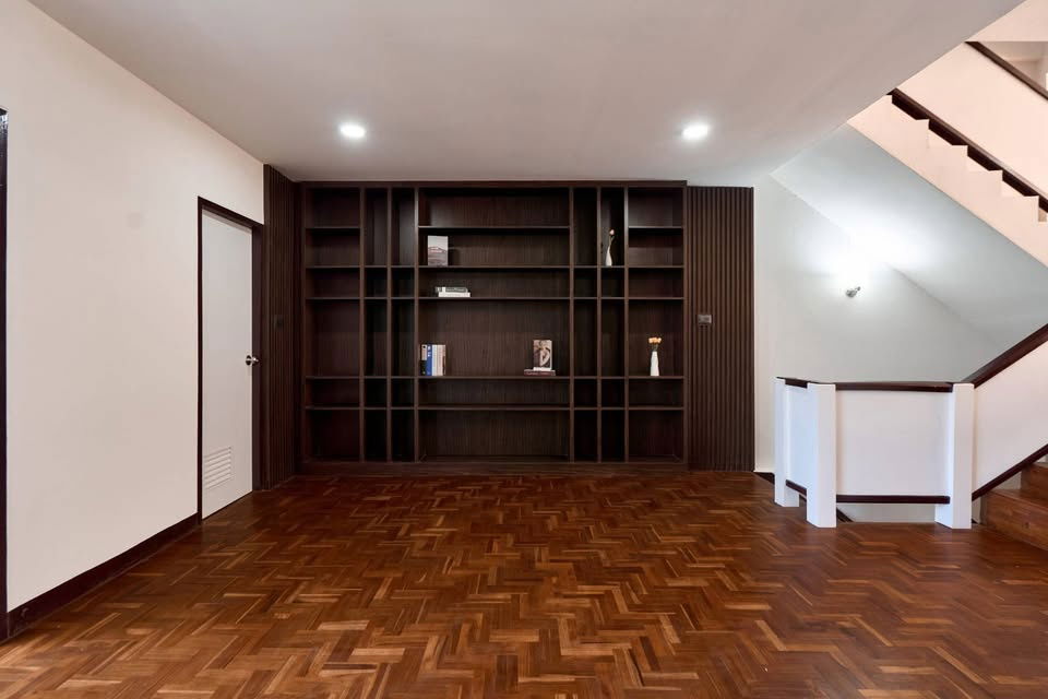 รูป ให้เช่าทาวน์โฮม 4 ชั้น  4 ห้องนอน 5 ห้องน้ำ 1 ห้องรับแขก 1 ห้องครัว   2  ที่จอดรถ - รูปที่ 8/23