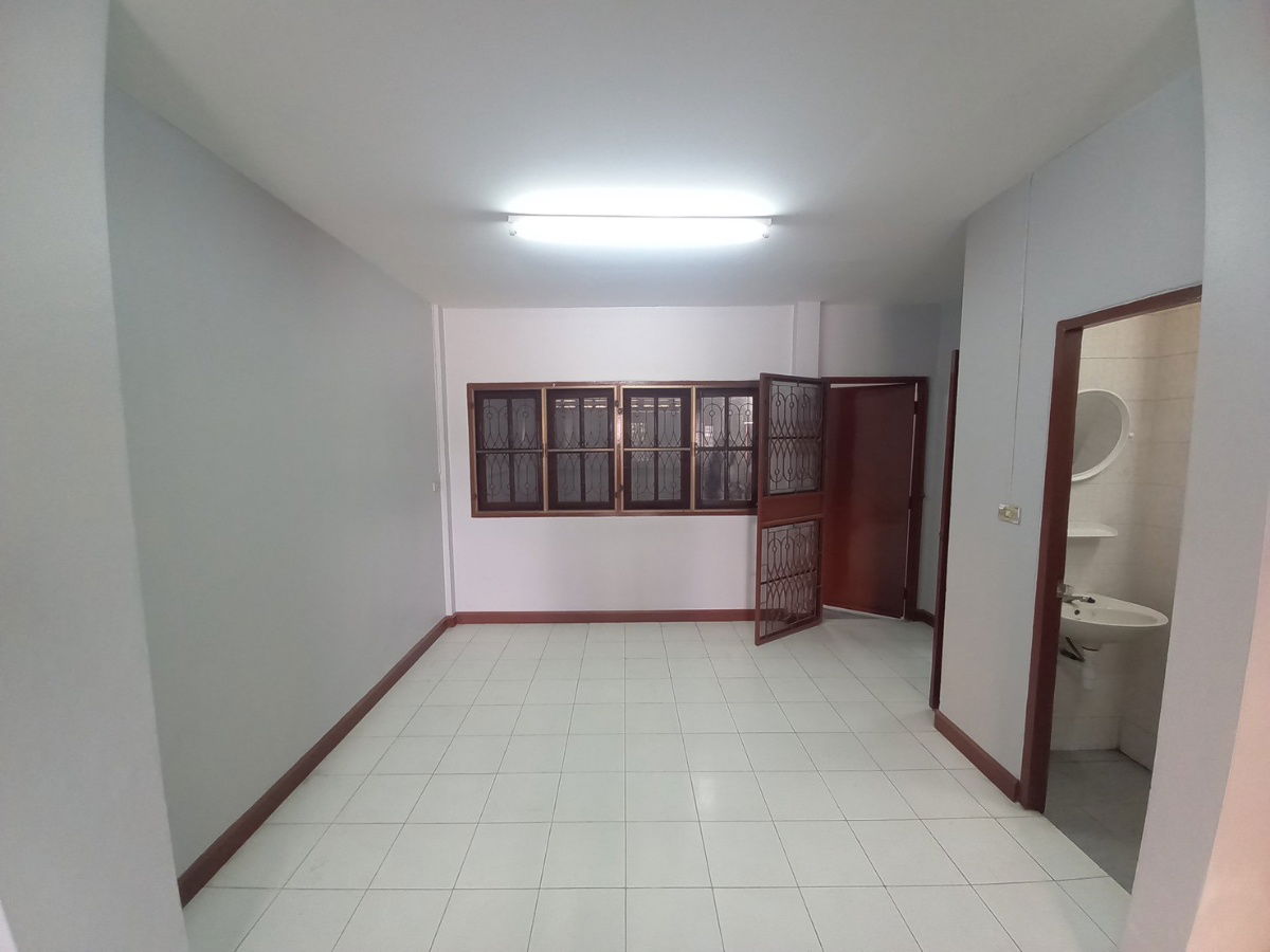 รูป 🔥 ให้เช่าบ้านทำเลดี เลียบคลองสอง รามอินทรา  หมู่บ้านวรารักษ์ รามอินทรา มี 3 ห้องนอน 2 ห้องน้ำ  เช่า 8000 บาท/เดือน - รูปที่ 16/18