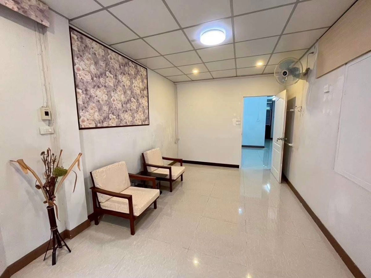 picture 🏘️ Townhouse for Rent – Spacious 2-Storey Unit (30 sq.w.) | 6-Meter Wide Frontage | Near Siriraj Hospital | Located in Soi Chak Phra 16, Taling Chan - 5/20