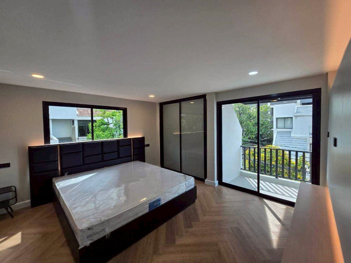picture LTHC13677 – Townhome for Rent | in Sukhumvit 49 / Thonglor | 220 sqm | 4 Beds 3 Baths | Near BTS Thonglor | 85K/Month  - 5/9