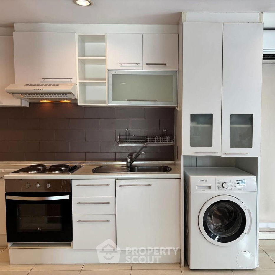 picture 2-BR Condo at Grand Park View Asoke near MRT Sukhumvit (ID 2400842) - 7/11