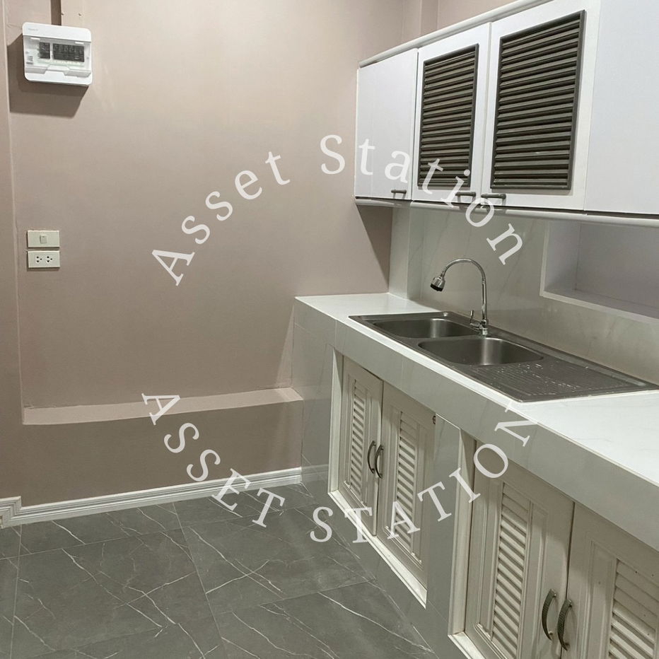 picture Townhouse for sale, good price, Soi Lad Phrao 124, near Lad Phrao Hospital - 9/11