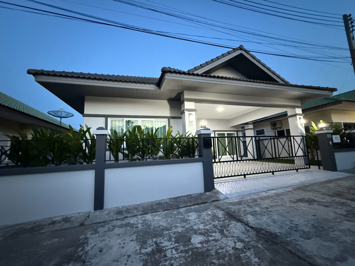 รูป ขายบ้านเดี่ยว 3 ห้องนอน รีโนเวทใหม่สวย เนื้อที่ 52ตร.ว. เฟอนิเจอร์และเครื่องใช้ไฟฟ้าครบ พร้อมอยู่ - รูปที่ 2/10