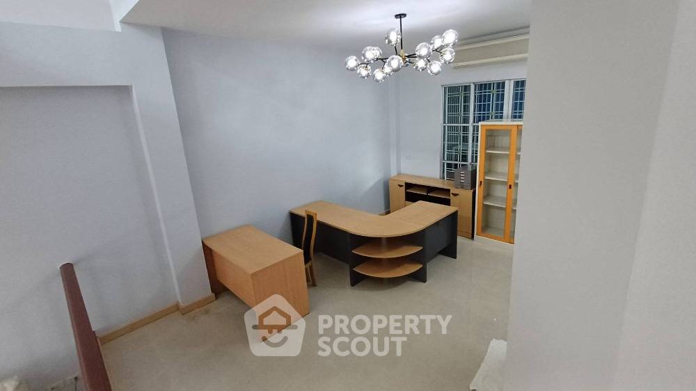 รูป ทาวน์เฮาท์ 3-ห้องนอน ใน ลาดพร้าว (ID 1644019) - รูปที่ 2/7