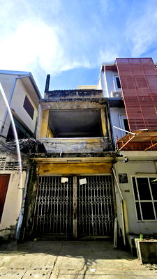 Shophouses for sale Lhong  1919 : For sale: 2-storey shophouse/building, 12 sq.wah, Soi Charoen Krung 63, near Bangkok South Criminal Court, Wat Suthi, Bang Rak, Yannawa, Sathorn.