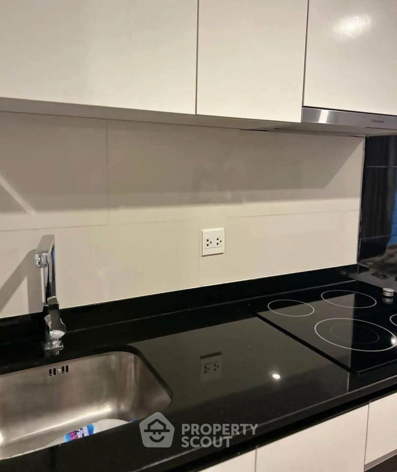 picture 2-BR Condo at Maestro 39 Sukhumvit 39 near BTS Phrom Phong (ID 2445229) - 3/10