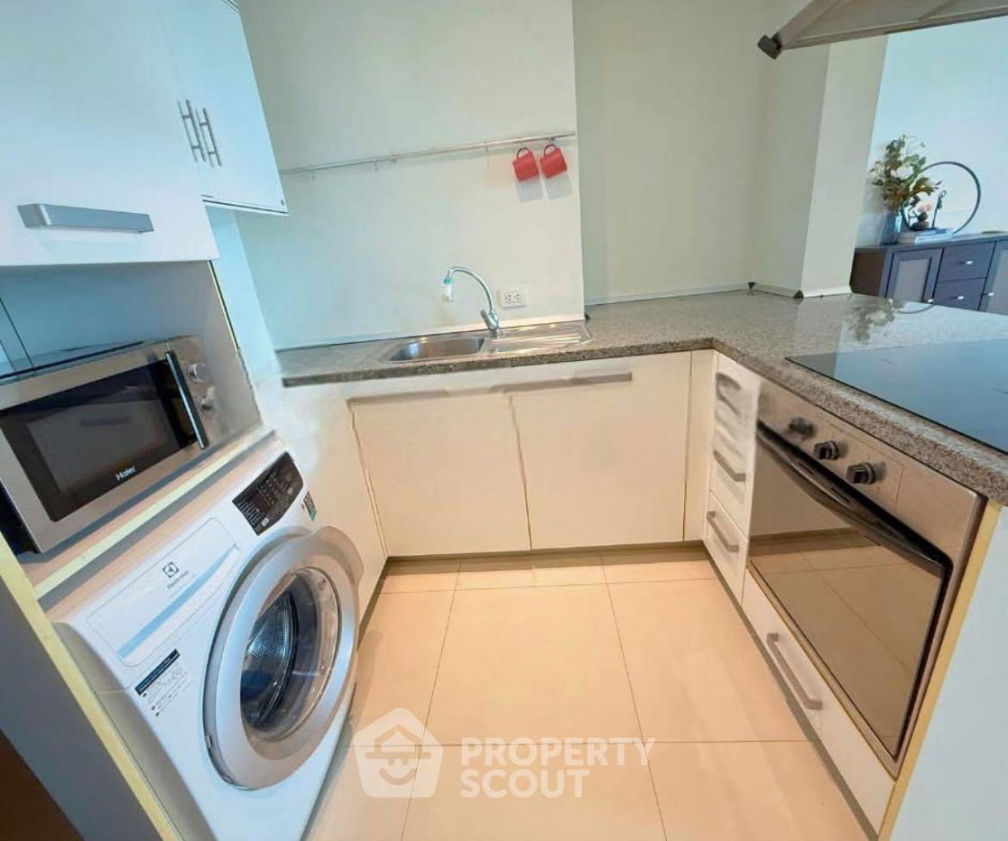 picture 2-BR Condo at Fullerton Sukhumvit near BTS Ekkamai (ID 2393521) - 4/5