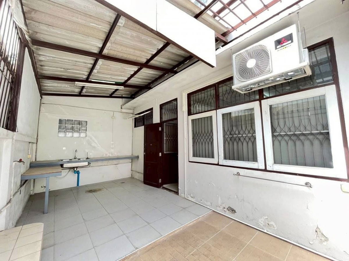 picture 🏘️ Townhouse for Rent – Spacious 2-Storey Unit (30 sq.w.) | 6-Meter Wide Frontage | Near Siriraj Hospital | Located in Soi Chak Phra 16, Taling Chan - 13/20