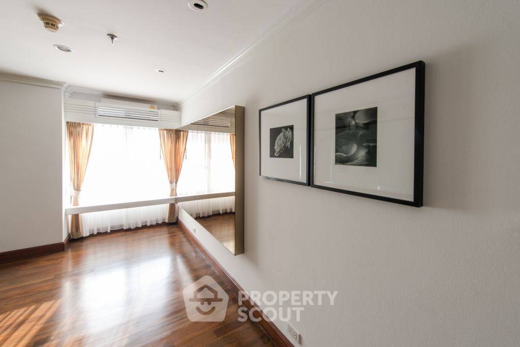 picture Spectacular High Rise 4-BR Penthouse near MRT Queen Sirikit National Convention Centre (ID 1286665) - 32/49