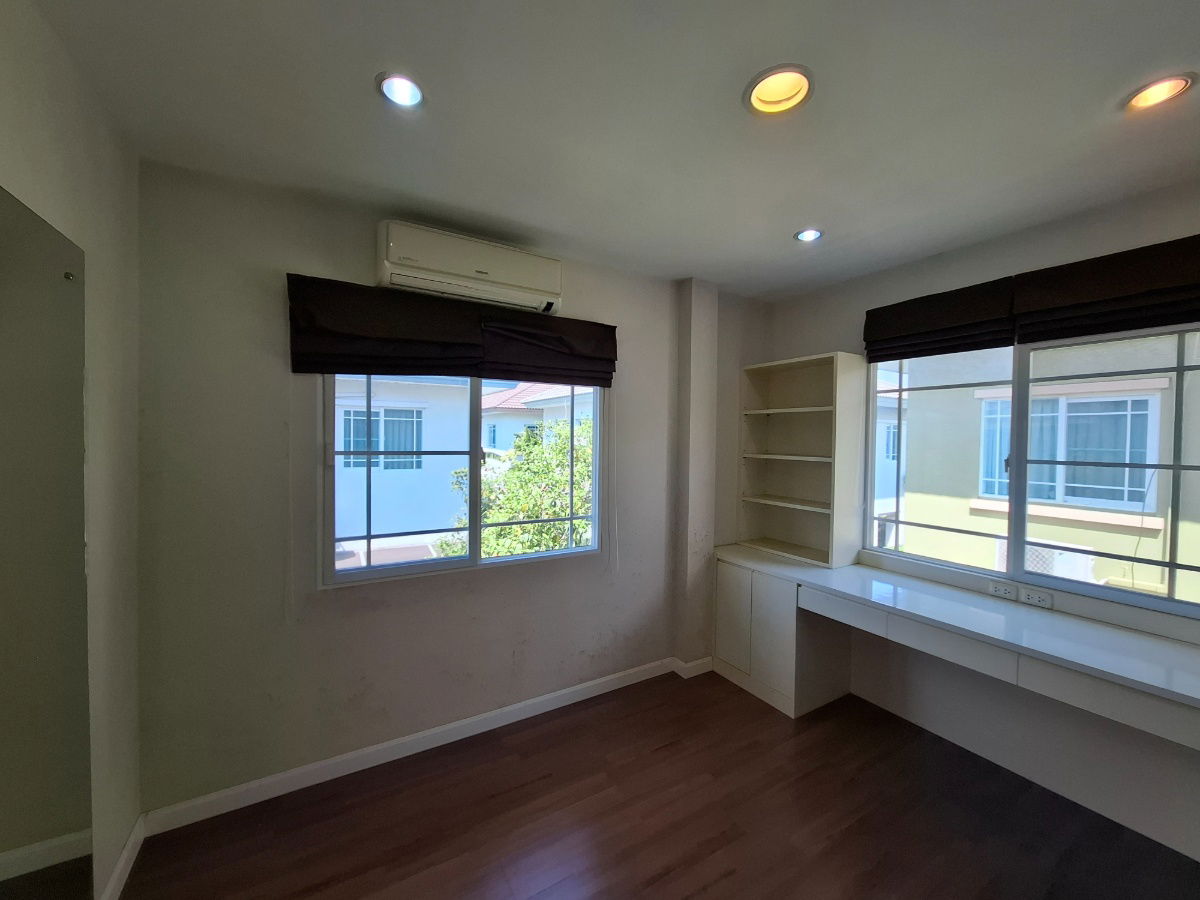 รูป ขายบ้านเดี่ยวหรู ถูกสุดในโครงการ ม.มัณฑนา พระราม 9 ศรีนครินทร์ แบบบ้าน Onyx แถมเฟอร์นิเจอร์ทั้งหลัง - รูปที่ 12/13