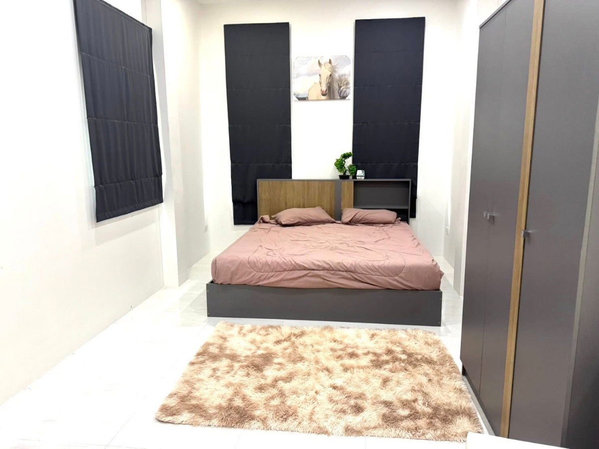 picture Single storey house for rent with 3 bedrooms,2 toilets and 1 kitchen. - 7/13