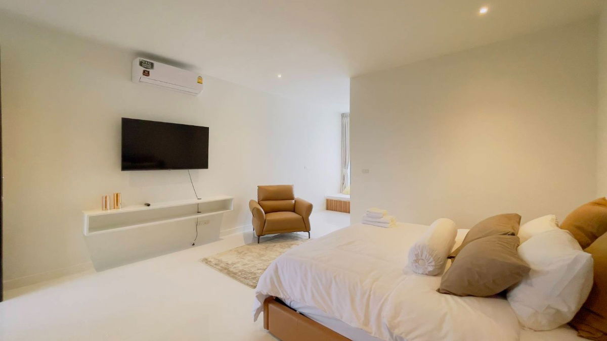 picture  Luxury house for rent with 4 bedrooms, 5 bathrooms, 1 kitchen, fully furnished with a private pool and large garden. - 13/23