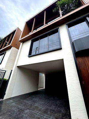 Houses for sale University of the Thai Chamber of Commerce : Luxury single-family home in a premium location on Ratchada-Ladprao Road